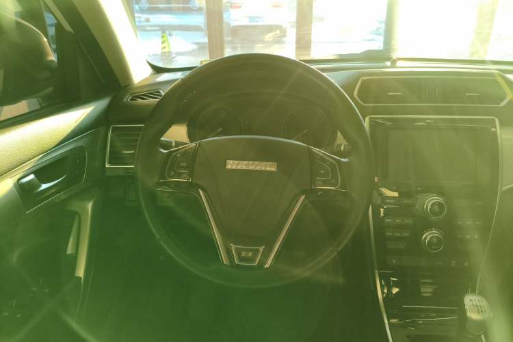 Used Haval H2 2017 Red-Label 1.5T Manual Two-Wheel Drive Luxury Model
