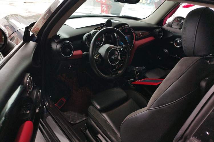 Used MINI MINI 2018 1.5T COOPER Artist