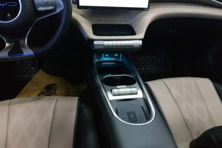 Used BYD Dolphin 2024 Honor Edition 420km Fashion Version
