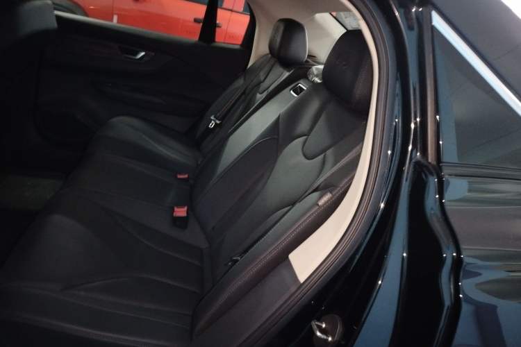 Used Hongqi E-QM5 2023 Base Travel Edition
