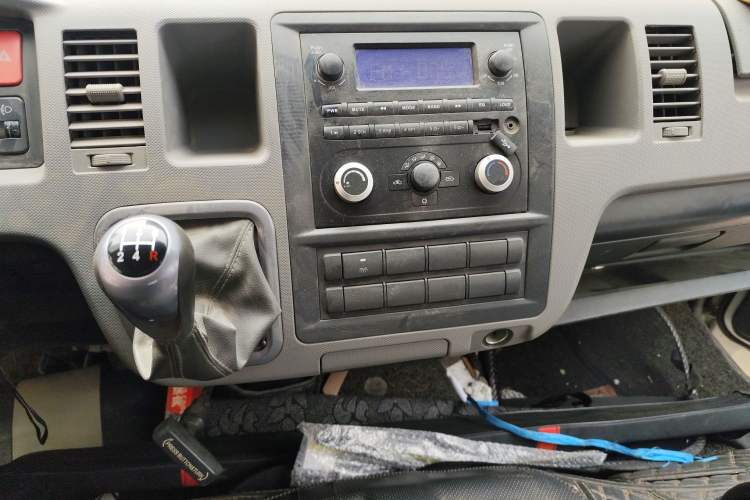 Used Foton Scenic G9 2017 2.4L Gasoline Commercial Version Long Wheelbase 6-Seater 4G69
