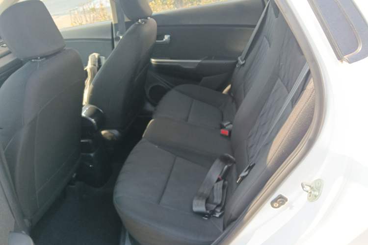 Used Kia K2 2015 Sedan 1.4L MT GLS
