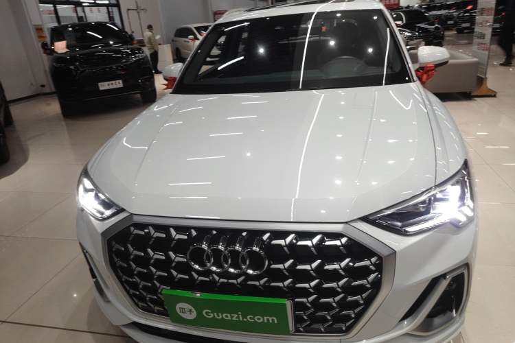 Used Audi Q3 2024 40 TFSI Fashion Dynamic Model