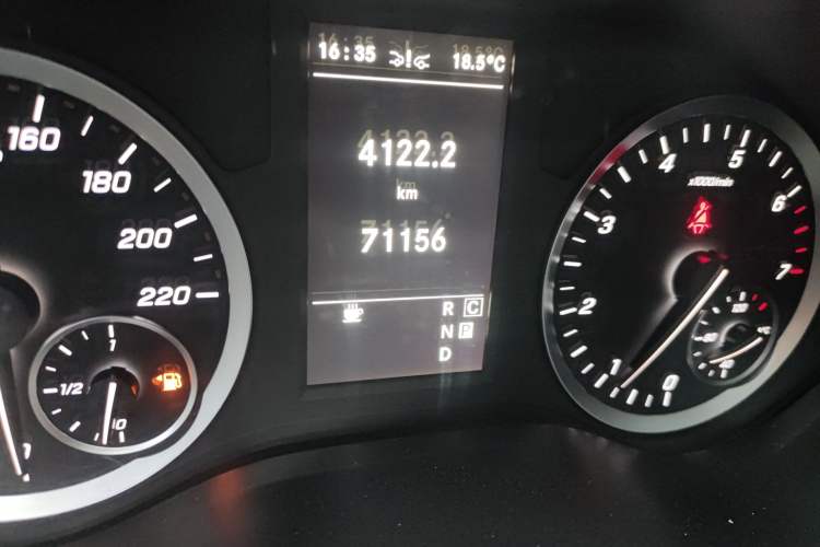 Used Mercedes-Benz Vito 2023 2.0T Business Version 7 Seats