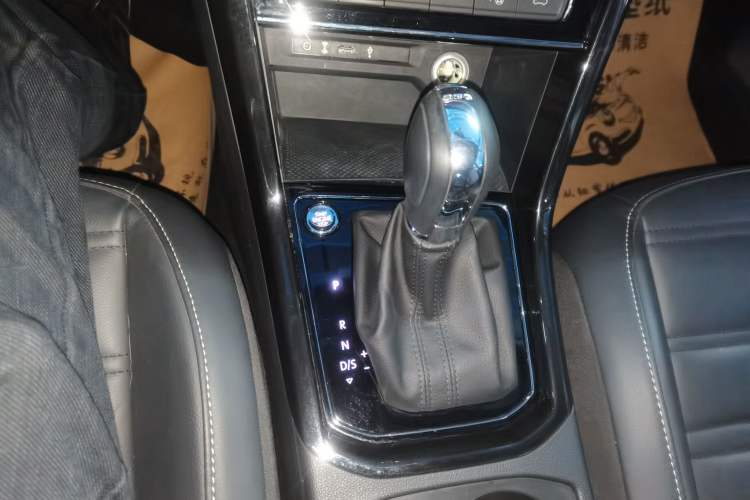 Used Volkswagen Touran 2018 Volkswagen Touran L 280TSI DSG Boundary Luxury Edition 7 Seats China VI Standard
