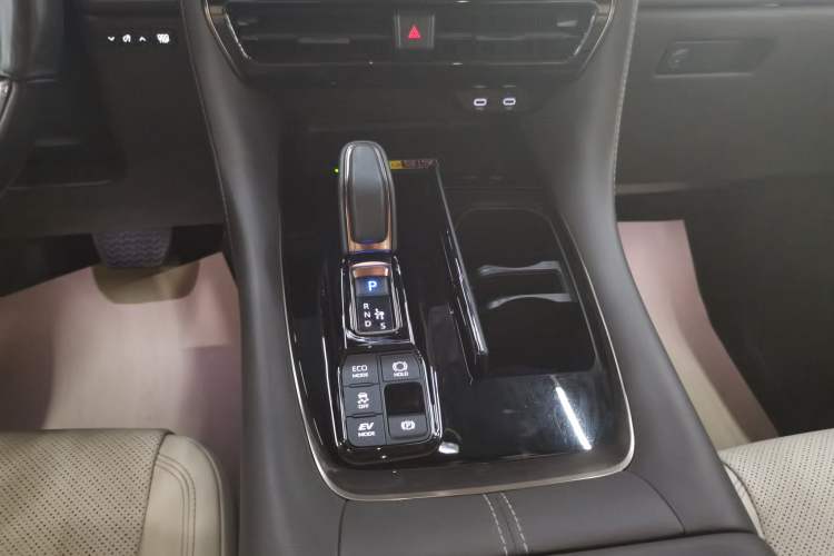 Used Toyota Alphard 2024 Dual-Engine 2.5L Deluxe Edition
