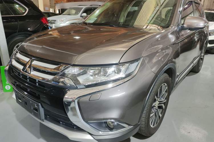 Used Mitsubishi Outlander 2016 2.4L 4x4 Luxury Edition 7-Seater
