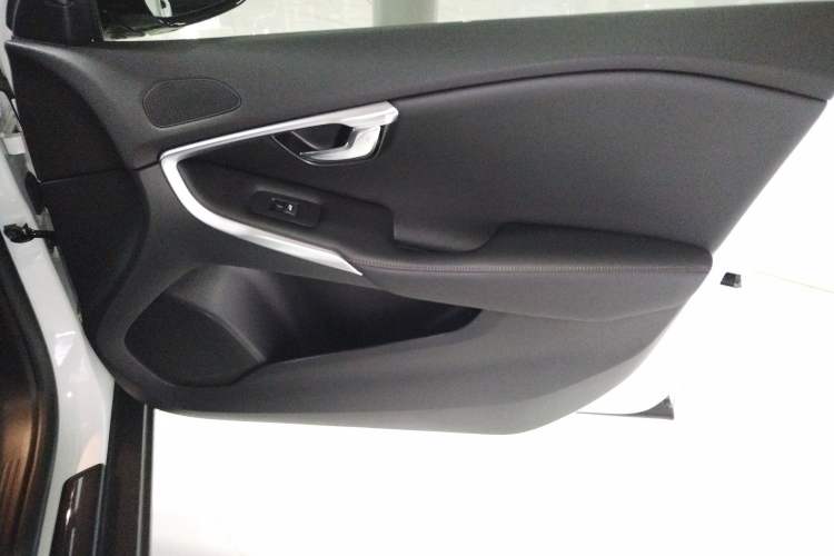 Used Volvo V40 2018 Cross Country T3 Zhiya Edition
