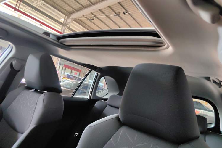 Used Toyota RAV4 2023 Dual-Motor 2.5L E-CVT Two-Wheel Drive Elite Edition
