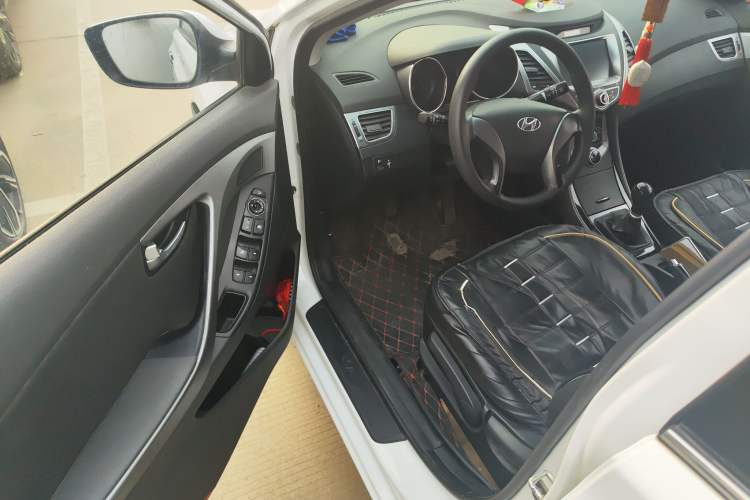 Used Hyundai Elantra (5th Generation / Langdong) 2016 1.6L Manual Prestige Edition
