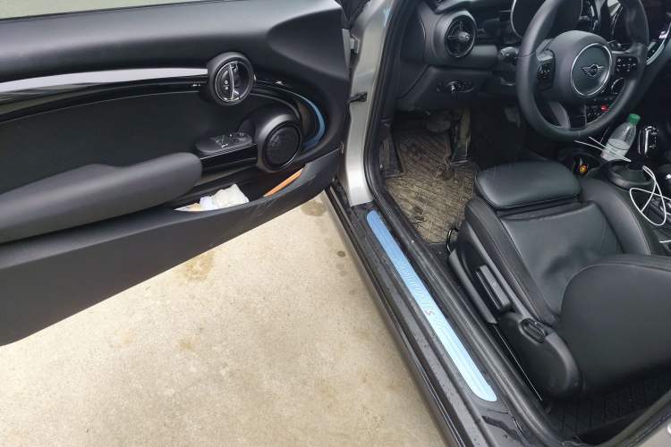 Used MINI MINI 2023 Updated 2.0T COOPER S Artist