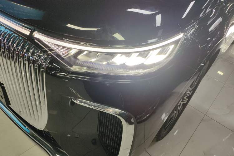 Used VOYAH Dream 2025 EV Four-Wheel Drive Flagship Kunpeng Edition
