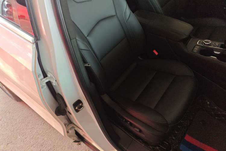 Used Cadillac XT4 2018 28T Two-Wheel Drive Leading Version
