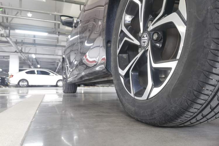 Used MG 5 2021 180 DVVT CVT Youth Luxury Edition
