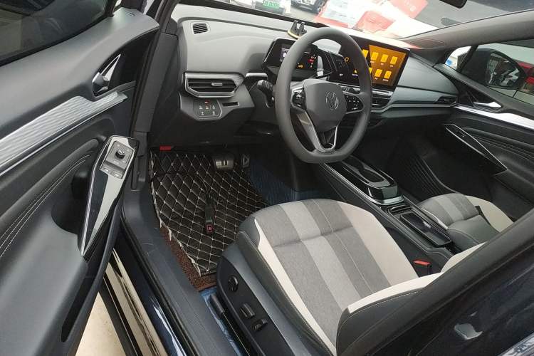 Used Volkswagen ID.4 CROZZ 2021 Long-Range PURE+ Two-Wheel Drive Version