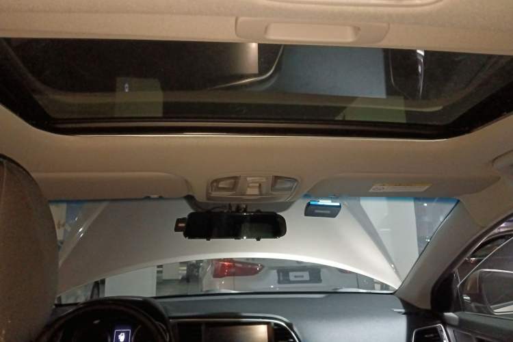 Used Hyundai Elantra 2016 1.6L Automatic ZhiXuan · Luxury Version
