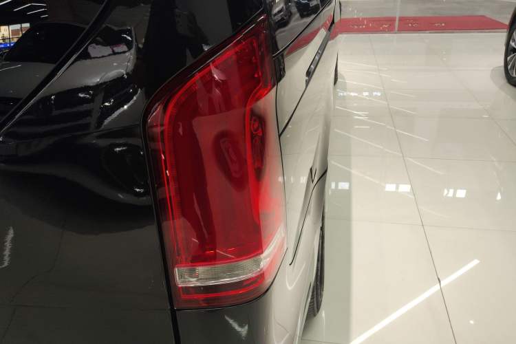 Used Mercedes-Benz V-Class 2018 V 260 Prestige Edition China VI