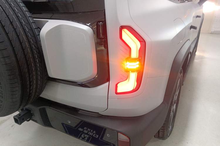 Used  G318 2024 Four-Wheel-Drive Air Suspension Model