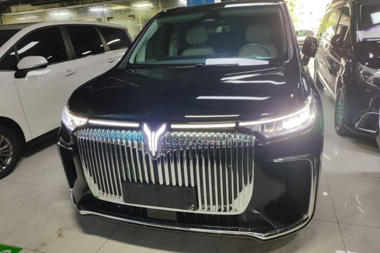 Used VOYAH Dream 2025 EV Four-Wheel Drive Flagship Kunpeng Edition
