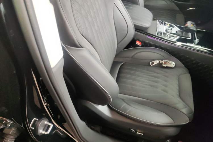 Used Hongqi HS5 2022 Facelifted Version 2.0T Smart Connect Flagship All-Wheel-Drive Edition