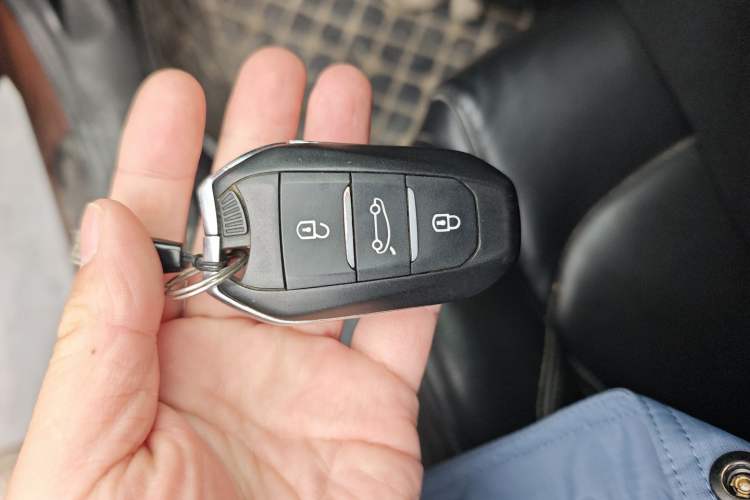 Used  6 2014 1.6T Luxury Edition THP200
