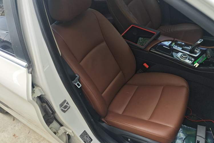 Used BMW 5 Series 2014 520Li Elegant Model
