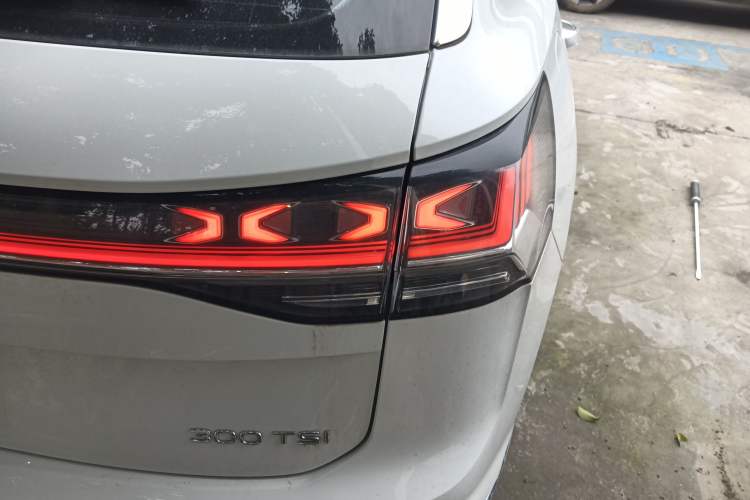 Used Volkswagen Tayron 2023 300TSI Two-Wheel-Drive Luxury Plus Advanced Edition
