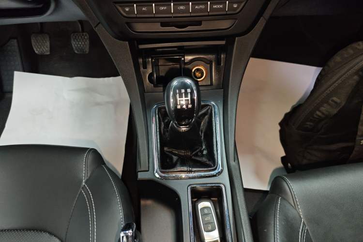 Used Geely Auto Emgrand 2017 Sedan Million Edition 1.5L Manual Upward Connect Version
