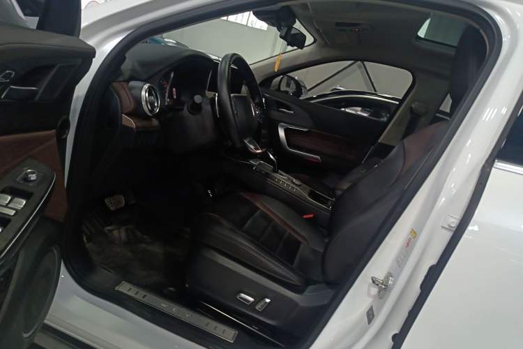 Used Wey VV5 2021 1.5T Two-Wheel Drive Smart Pioneer
