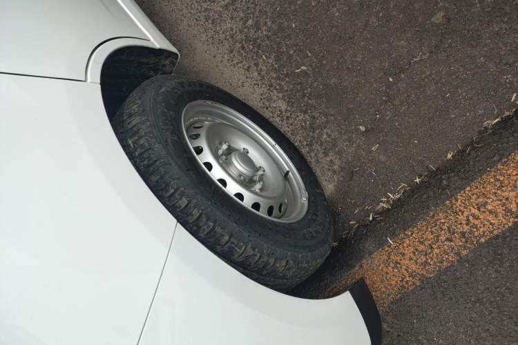 Used Wuling Yangguang 2024 300KM Comfort Version Passenger Van 75kW
