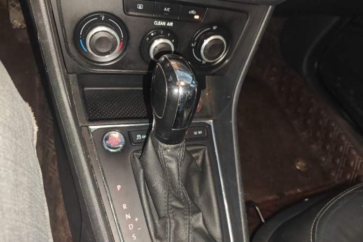 Used Volkswagen Lavida 2017 1.6L Automatic Comfort Edition
