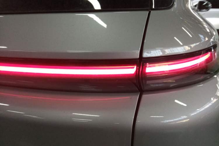 Used Li Auto L8 2023 Pro Model
