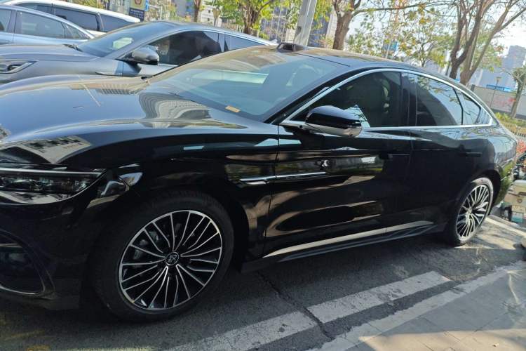 Used BYD Han 2025 DM-i Intelligent Driving Edition 125KM LiDAR Flagship Model
