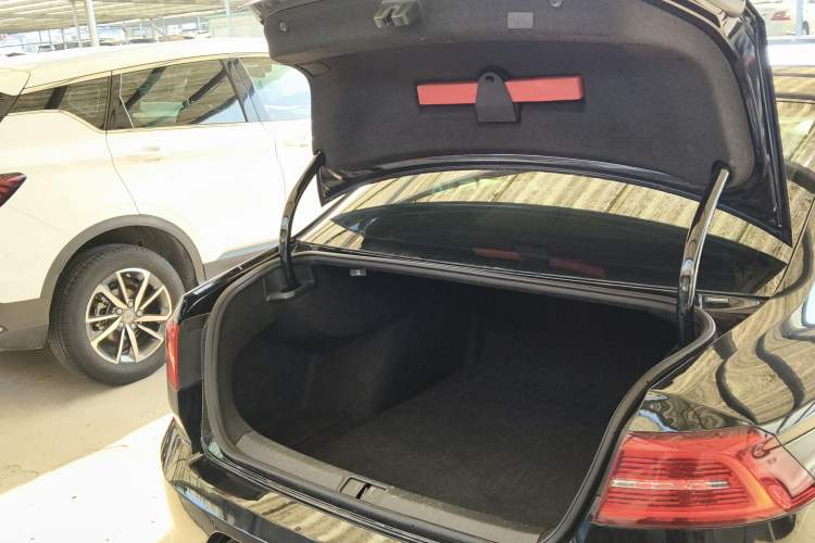 Used Volkswagen Magotan 2017 330TSI DSG Leading Model
