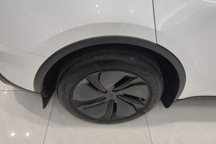 Used Tesla Model Y 2025 Rear-Wheel-Drive Version
