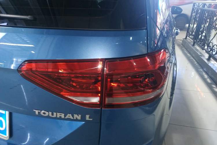 Used Volkswagen Touran 2016 Volkswagen Touran L 280TSI DSG Comfort Edition
