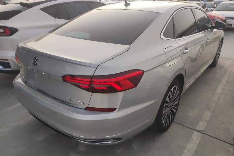 Used Volkswagen Passat 2020 330TSI Luxury Edition China VI
