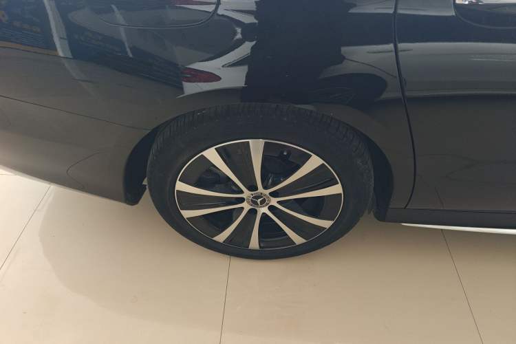 Used Mercedes-Benz E-Class New Energy 2023 E 350 e L Plug-in Hybrid Sports Sedan
