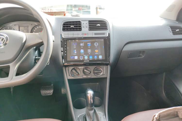 Used Volkswagen Polo 2016 1.4L Cross Polo Automatic
