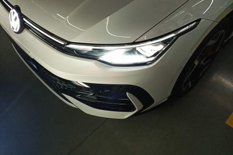 Used Volkswagen Golf 2025 300TSI R-Line
