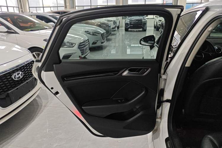 Used Audi A3 2015 Limousine 40 TFSI Automatic Comfort Model
