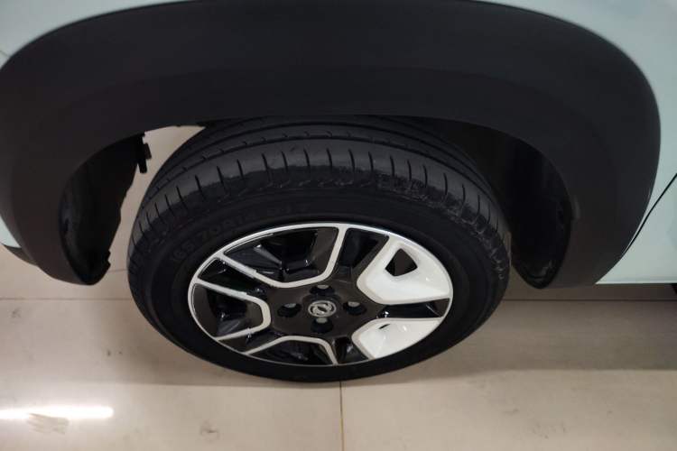 Used Dongfeng NAMMI BOX 2022 Revised Light Wind Edition 201 km Standard Version
