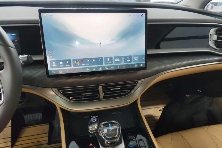 Used Denza D9 2024 EV 620 Premium Model
