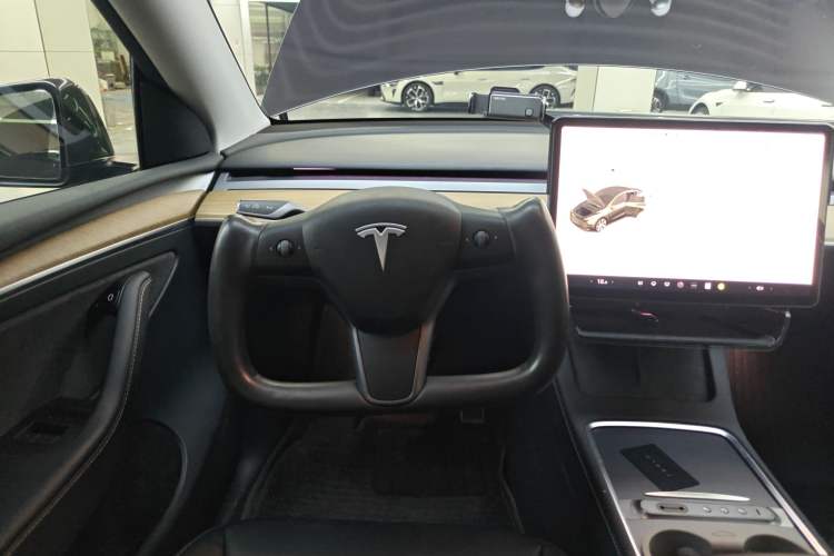 Used Tesla Model Y 2021 Long-Range All-Wheel-Drive Version
