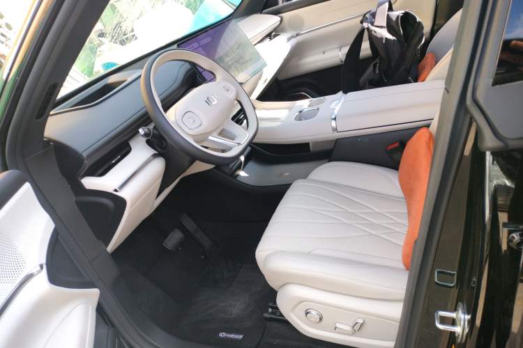 Used  Q07 2025 215 Flagship PLUS
