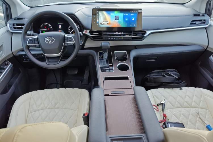 Used Toyota Sienna 2021 2.5L Hybrid Comfort Edition