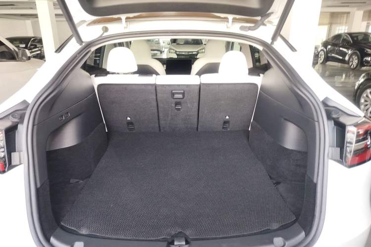 Used Tesla Model Y 2023 High-Performance All-Wheel-Drive Version