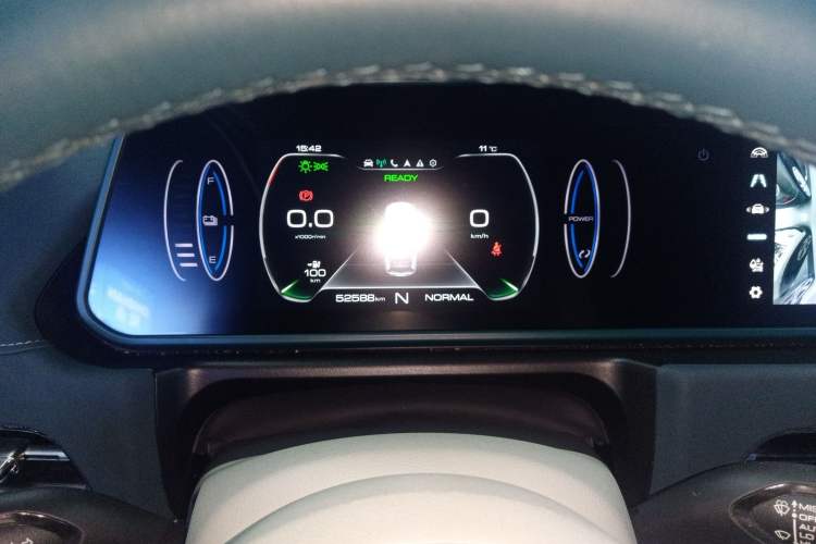 Used ORA Good Cat 2022 400km Standard Range Luxury Version Lithium Iron Phosphate
