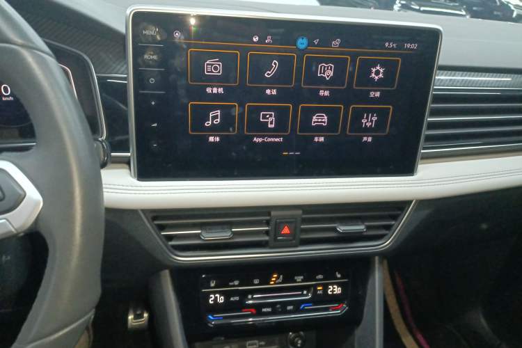 Used Volkswagen Tiguan L 2024 Outstanding Model 330TSI Automatic Two-Wheel Drive R-Line Dragon Glory Edition
