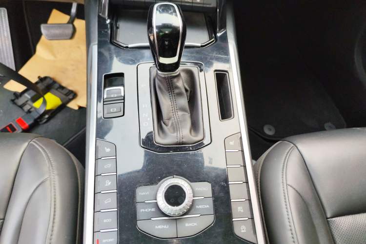 Used Wey VV7 2017 2.0T Ultra-Luxury Version
